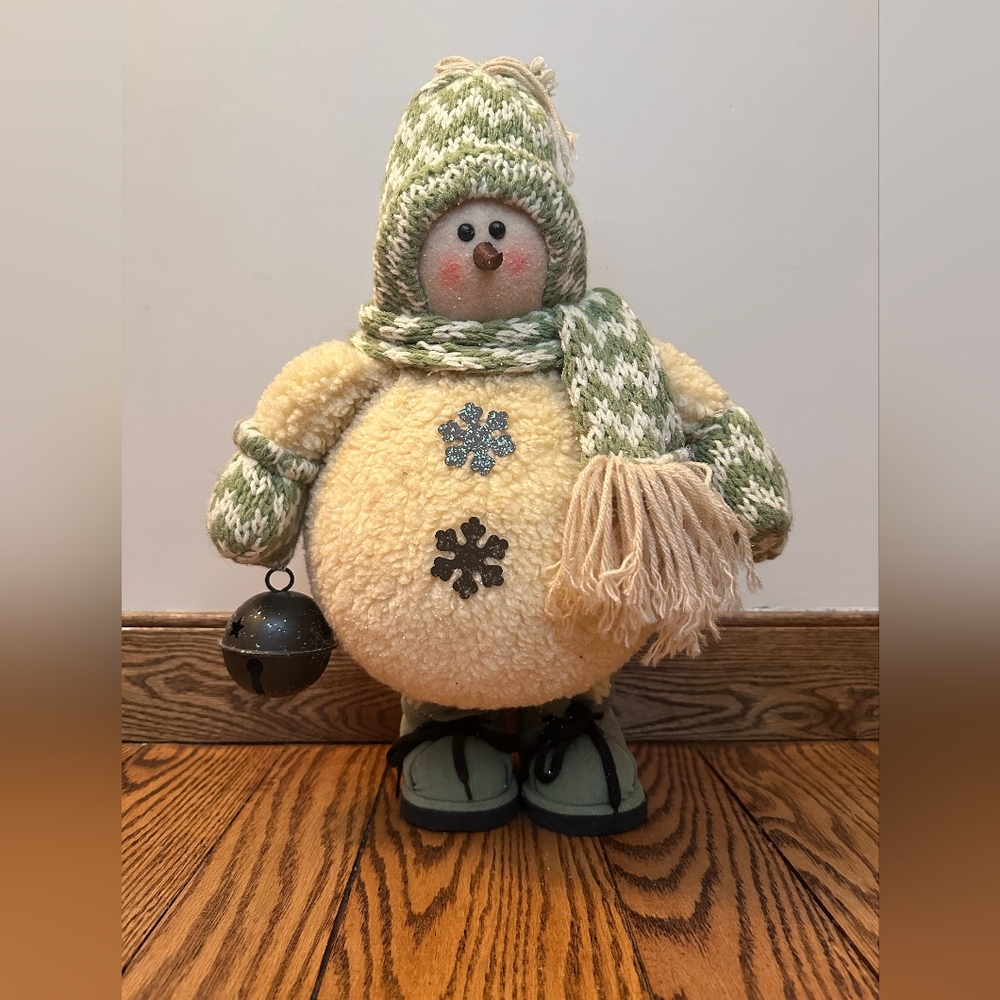 Cozy Snowman Christmas Decor